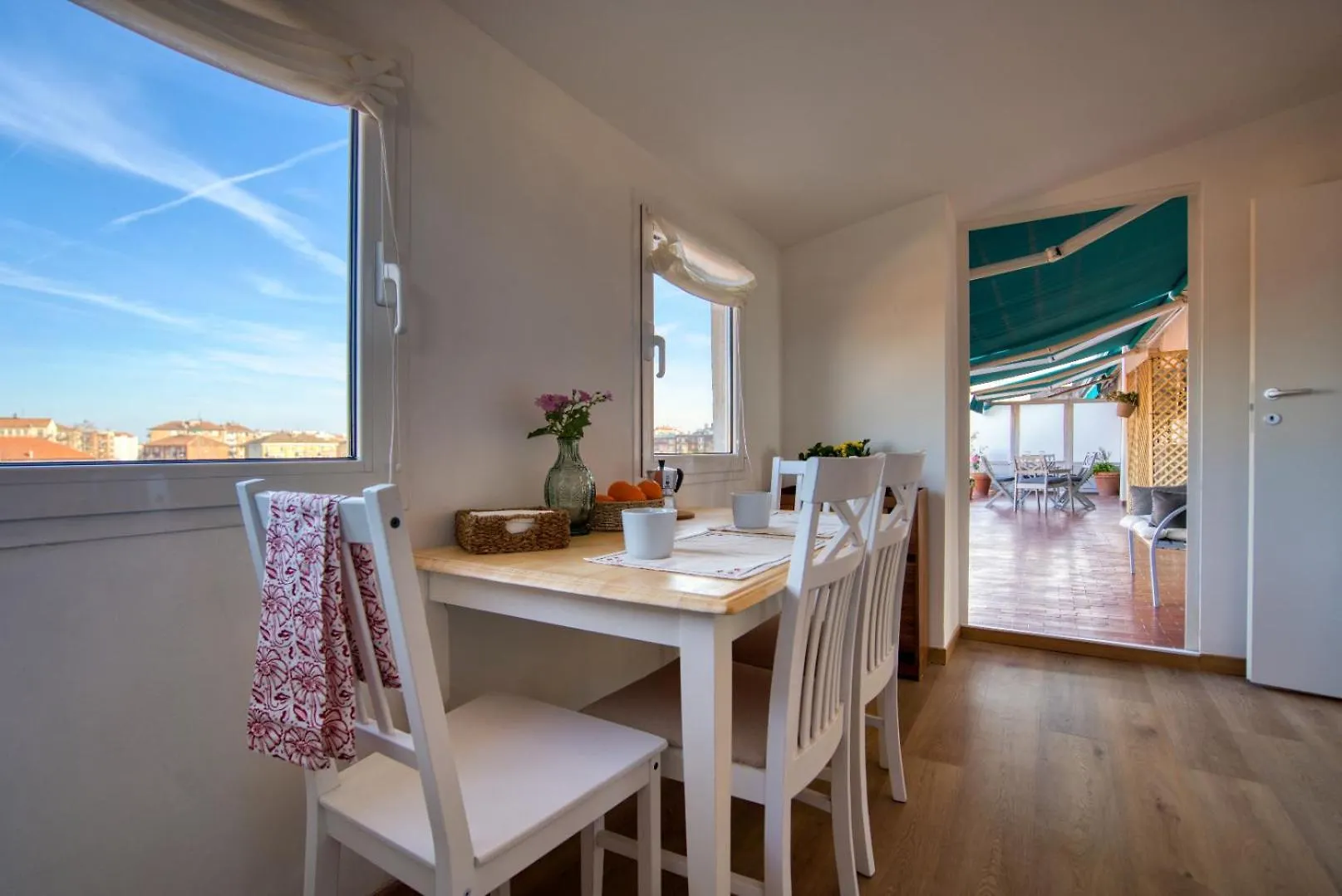 Apartament Spacious Penthouse With Panoramic Terrace - 20 Minutes From San Siro & Duomo Mediolan