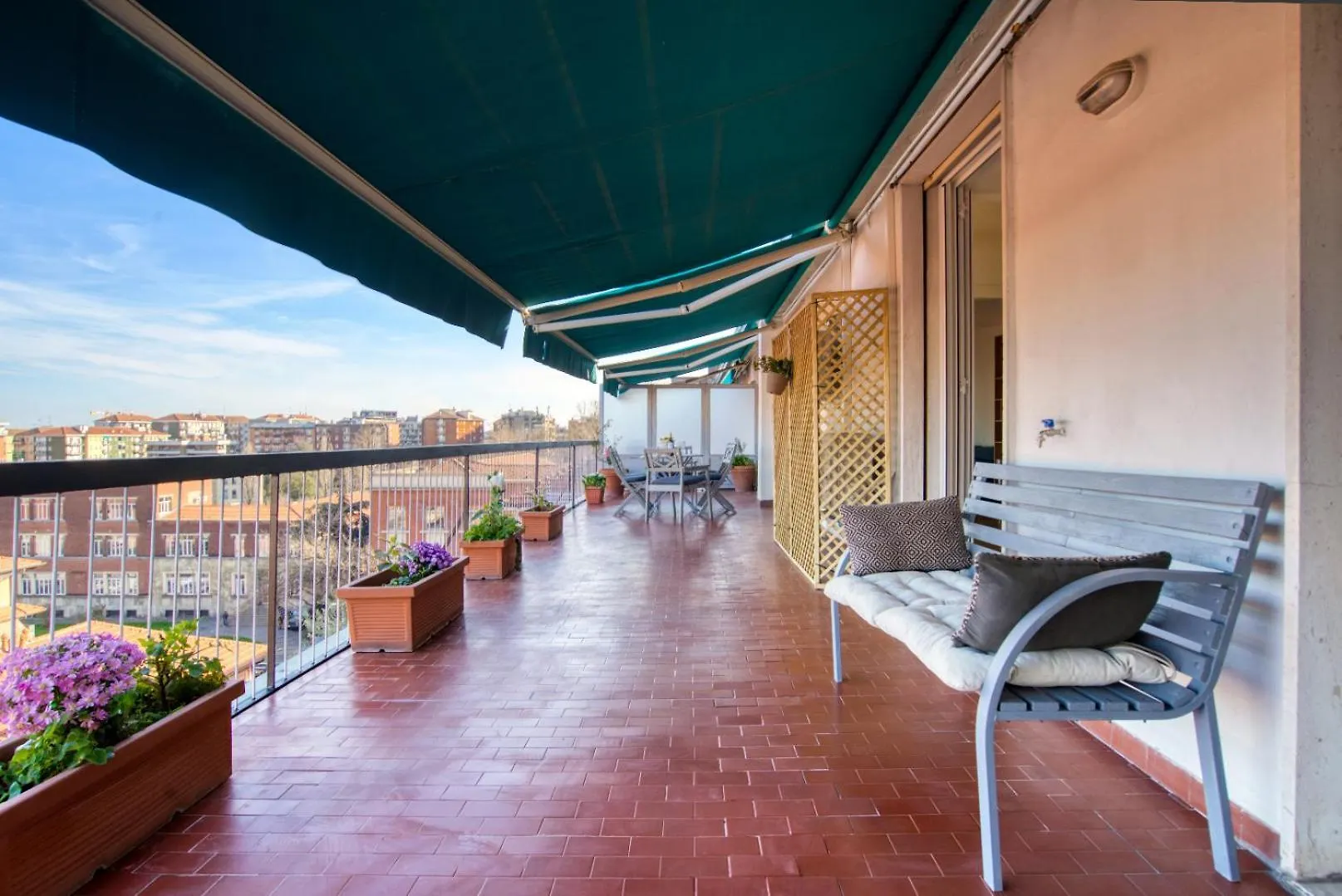 Spacious Penthouse With Panoramic Terrace - 20 Minutes From San Siro & Duomo Mediolan 0*,  Włochy